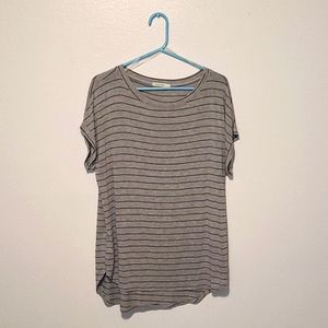 Short-sleeve flowy top